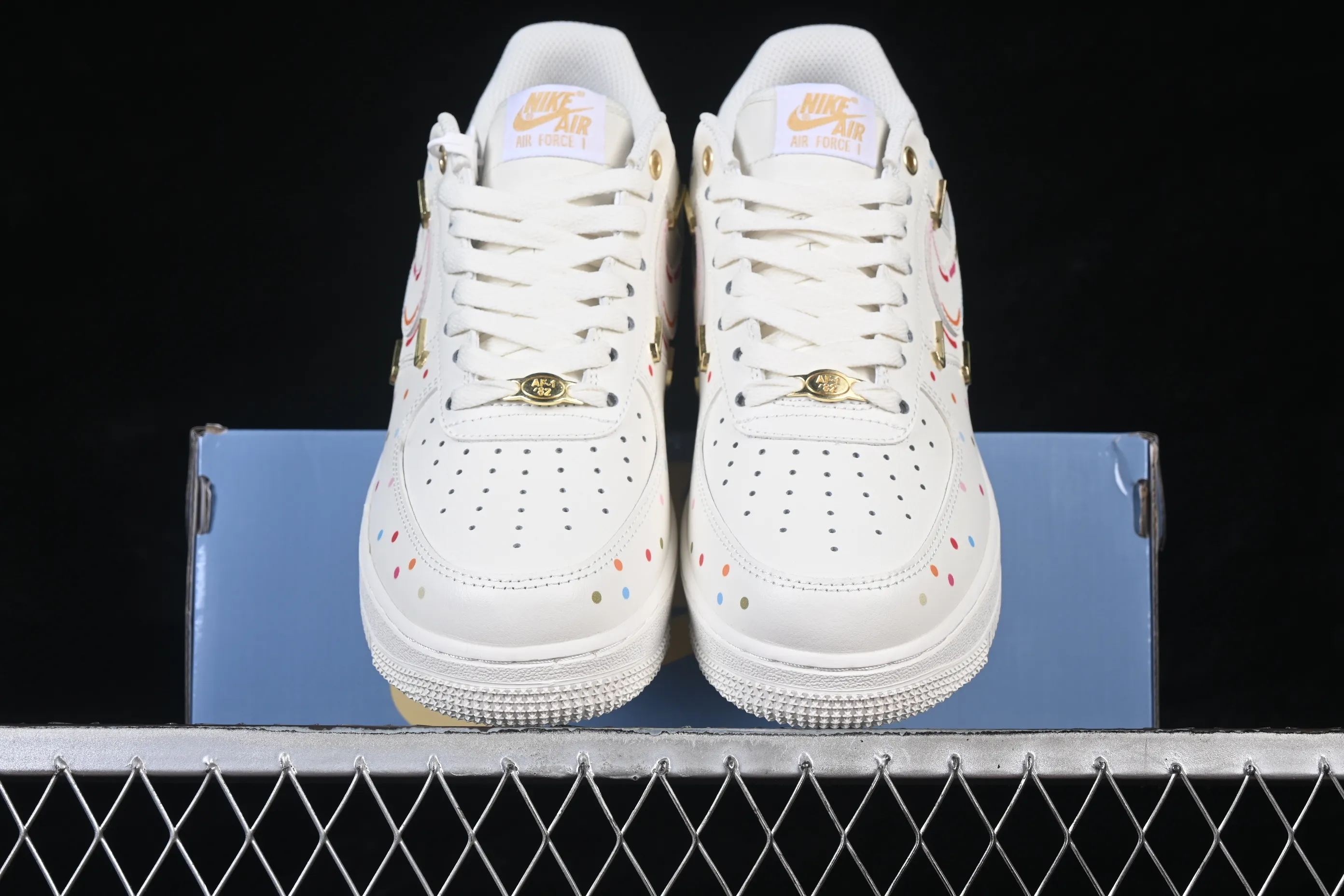 All categories Nk Air Force 1 Air Force series Nk Air Force 1 Low Air Force low top Nike Air Force 1'07 Low Two-dimensional theme Four hook color spray Air Force 1 low-top casual sneakers ZH0316-151